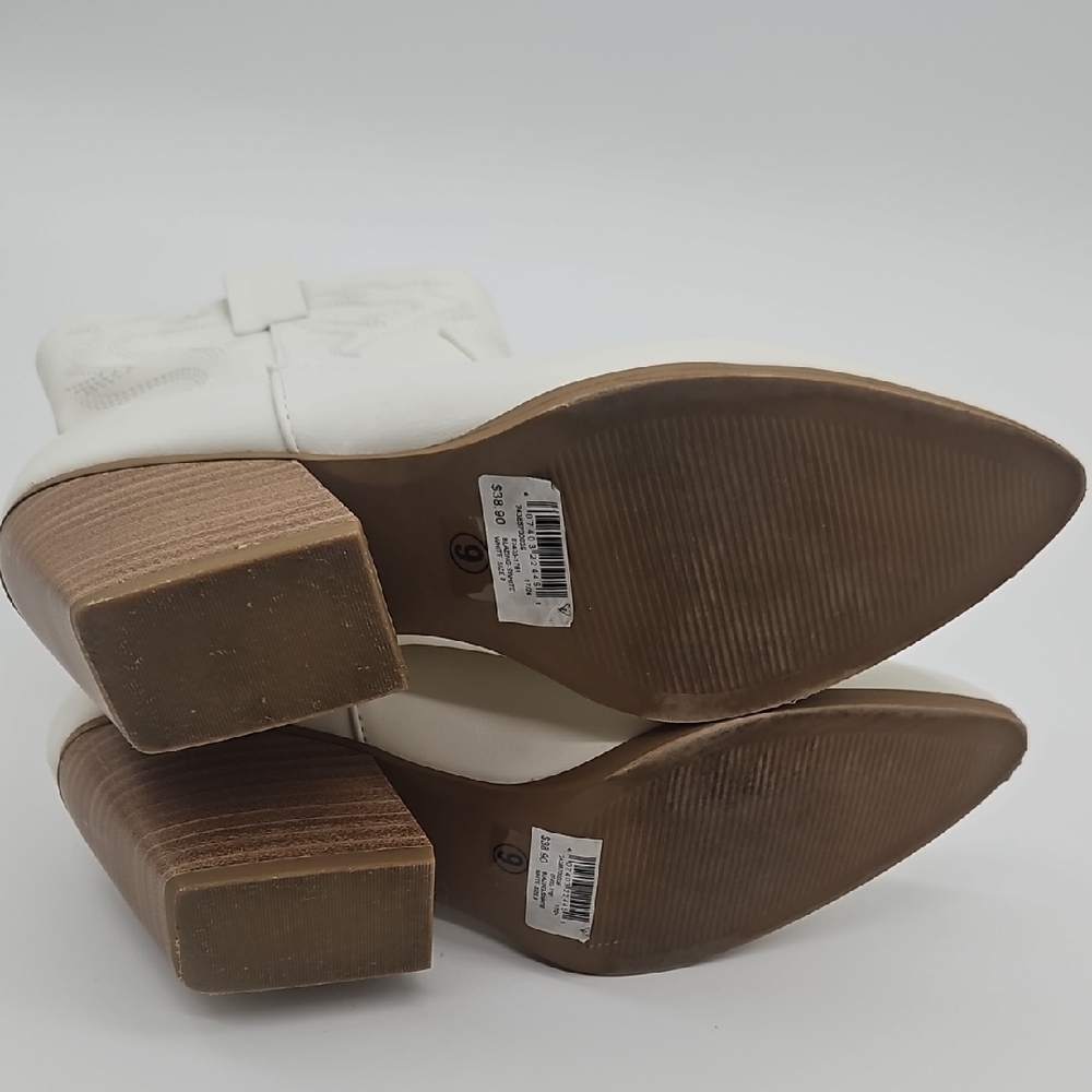 Soda White Pointed Toe Western Ankle Boots - Picture 11 of 12